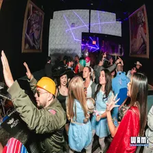 The Boos & Booze Chicago Halloween Bar Crawl | Lincoln Park