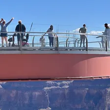 Grand Canyon West: Guided Tour in French + Skywalk Entry