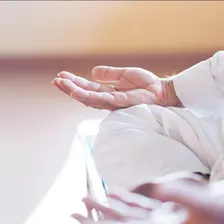 Gemeinsam die IAM (Integrated Amrita Meditation Technique) praktizieren