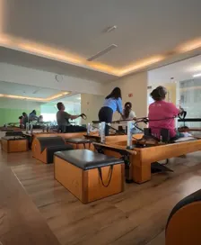 Clases de Pilates Reformer en SAMSA Estudio