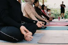 Stilles Sitzen (nur vor Ort / Offene Meditation)