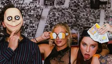Porto: Halloween Pub Crawl 4 bars + 1 club, Scary Games & 7 Drinks