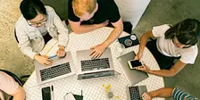 SEO, GEO, AEO – viele Buchstaben und ein Ziel: Sichtbarkeit.