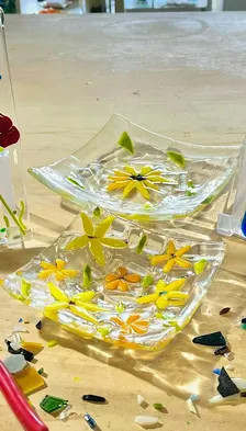 Slump to create all-season-themed 3D shallow vessels. Design, cut, edge.