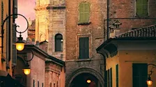 La Reggio del "Popol Giost" tra Storie e Curiosità