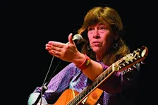 WISCONSIN SINGER/SONGWRITER SERIES   presents CLAUDIA SCHMIDT