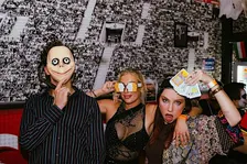 Porto: Halloween Pub Crawl 4 bars + 1 club, Scary Games & 7 Drinks