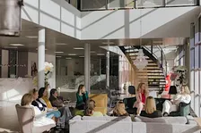 Zo kom je aan de (bestuurs) tafel. Storytelling  voor Vrouwelijke leiders
