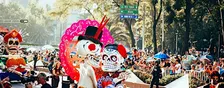 Visiting the Día de Muertos parade!