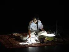 Tomoko Sauvage - WATERBOWLS (Performance para agua, cuencos e hidrófonos)