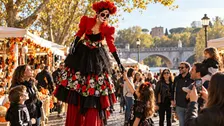 La Señorita de la Suerte – Una misteriosa Catrina sui trampoli!
