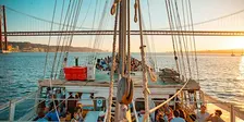 Lisbon: Sunset Boat Party with 2 Drinks and Free Club Entry