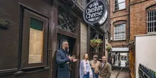 Fleet Street Quarter Pub Tour with Liquid History Tours