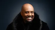 Arnez J