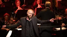 Stef Bos met groot orkest olv Dirk Brossé