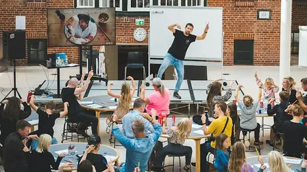 Fantasifuld tegneworkshop til dit tegnetossede barn
