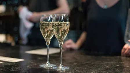 Bubbles: Sekt, Crémant und Co. in CHARLOTTENBURG (mit Brotzeit)