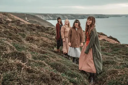 Aneth Album Tour - Anna Anise and her band
