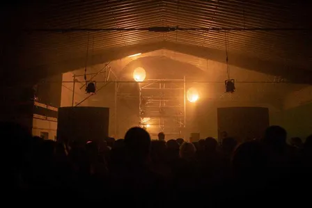 Komiks Warehouse: Halloween rave with Adiel