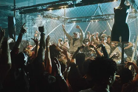 Komiks Warehouse: Halloween rave with Adiel