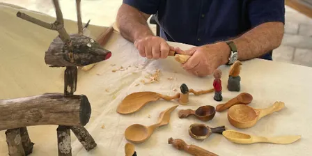 2026 IWWS | Carve a Christmas Inspired Object with Jono Oliver