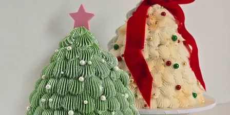 Christmas Tree Cake Decorating with Belle Torte