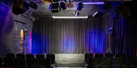 Alessio Carducci Tries Stand-Up Comedy (Free Pizza)