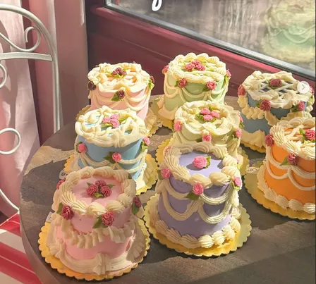 Vintage Cake Decor: A Lambeth Workshop with Saint Street Cakes