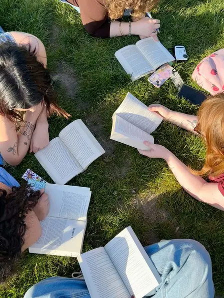 📚 Book Talk Picnic