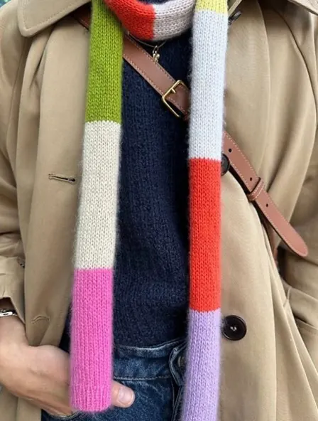 Tiny threads: a skinny scarf for warmer days