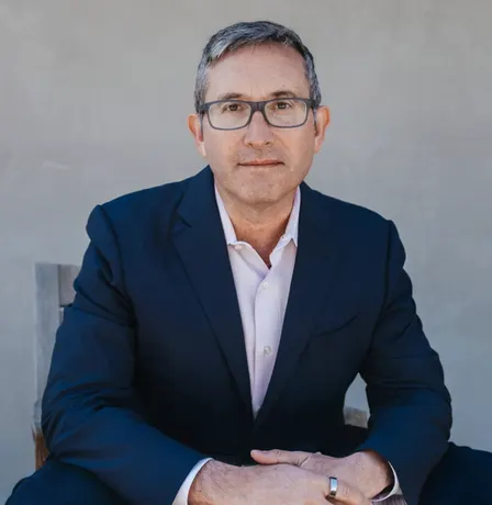 Tom Hale, Oura