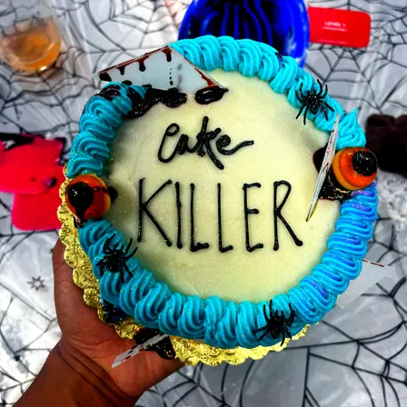 Sweet n' Spooky: Halloween Cake Experience 🎃