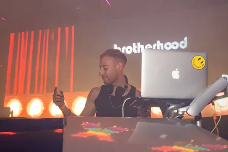 Decades @ Mint Warehouse: Dancing Through The Decades