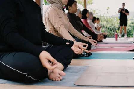 Stilles Sitzen (nur vor Ort / Offene Meditation)