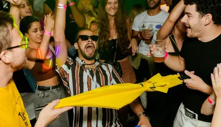 Faro Pub Crawl: 6 Drinks, Games, and VIP Club Entry