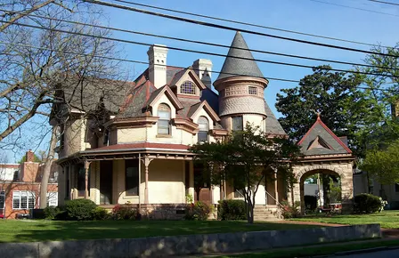 Historic Oakwood and North Blount: Architecture and History Tour