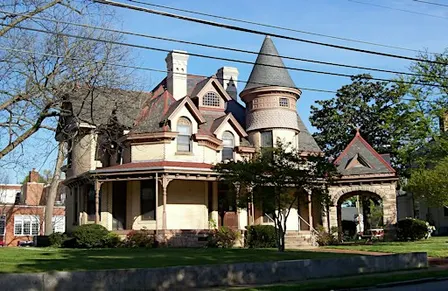 Historic Oakwood and North Blount: Architecture and History Tour