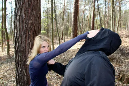Selbstverteidigung f. Frauen - 4 Stunden Krav Maga Workshop - Basics