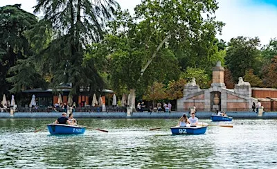 Free Tour Madrid: Gran Via, Cibeles, Retiro and Puerta de Alcala - English