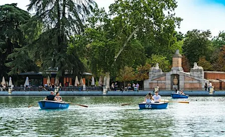 Free Tour Madrid: Gran Via, Cibeles, Retiro and Puerta de Alcala - English