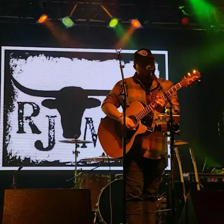 Free Live Music with RJ Moody at The Vineyard at Hershey