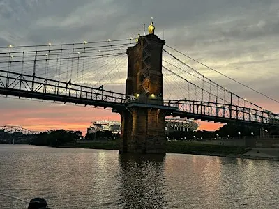 SUNSET & SIPS CRUISE