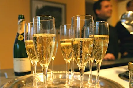 All About Bubbles: Champagne & Sparkling Wine Around the World