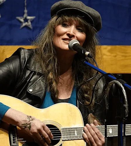 Kerri Powers  at the WCUW Frontroom