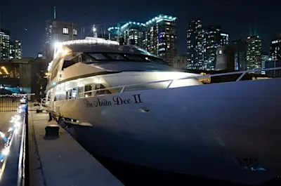 Friendsgiving RNB Yacht Party (3Levels Indoor/Outdoor) Chicago