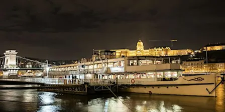 Budapest: Danube Cruise with Hungarian Goulash and Live Music