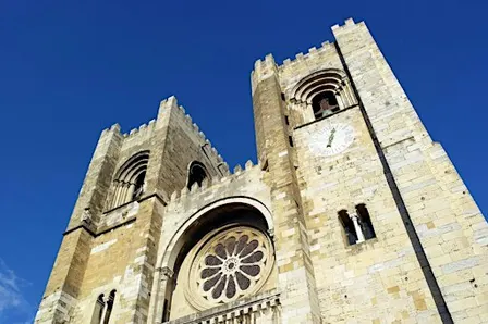 Lisbon Walking Tour: Alfama, Old City Walls & Viewpoints