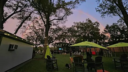Dog-Friendly Mingle & Bark Mondays at Broken Leash