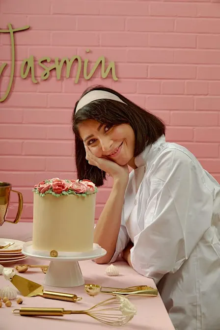 Bake & Sip 101 - Vintage Cake Assembly & Decorating Workshop