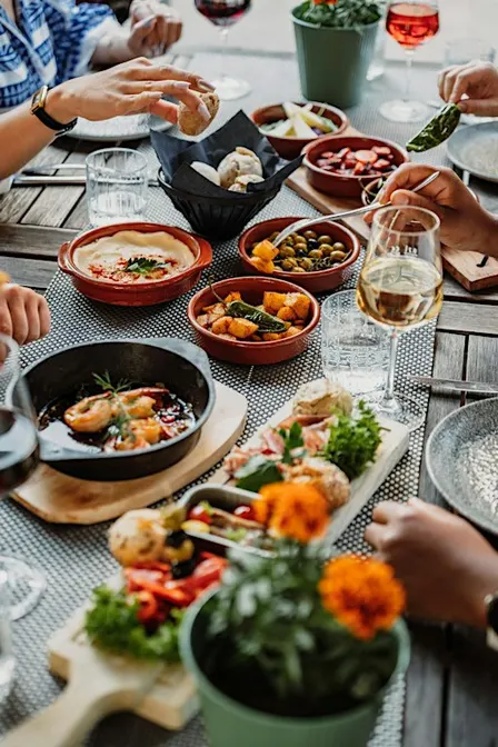 Tapaslunch im spanischen Ambiente